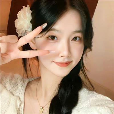 照片中的女孩